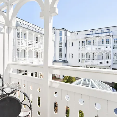 Moderne Mit Balkon - Ostseeurlaub In *